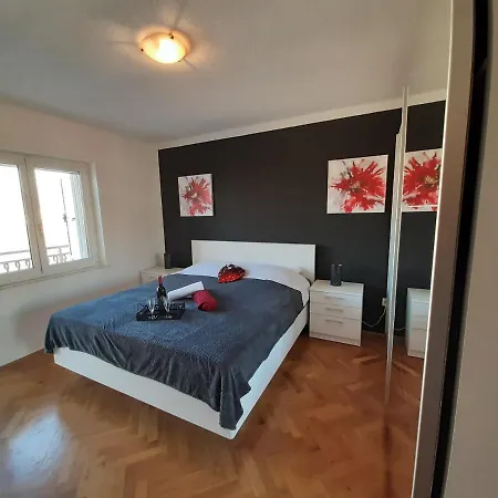 Apartment Family Time Split